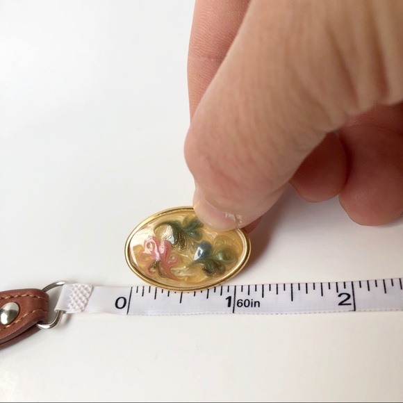 Vintage | Gold-tone Oval Statement Pieced Earrings - Picture 5 of 5